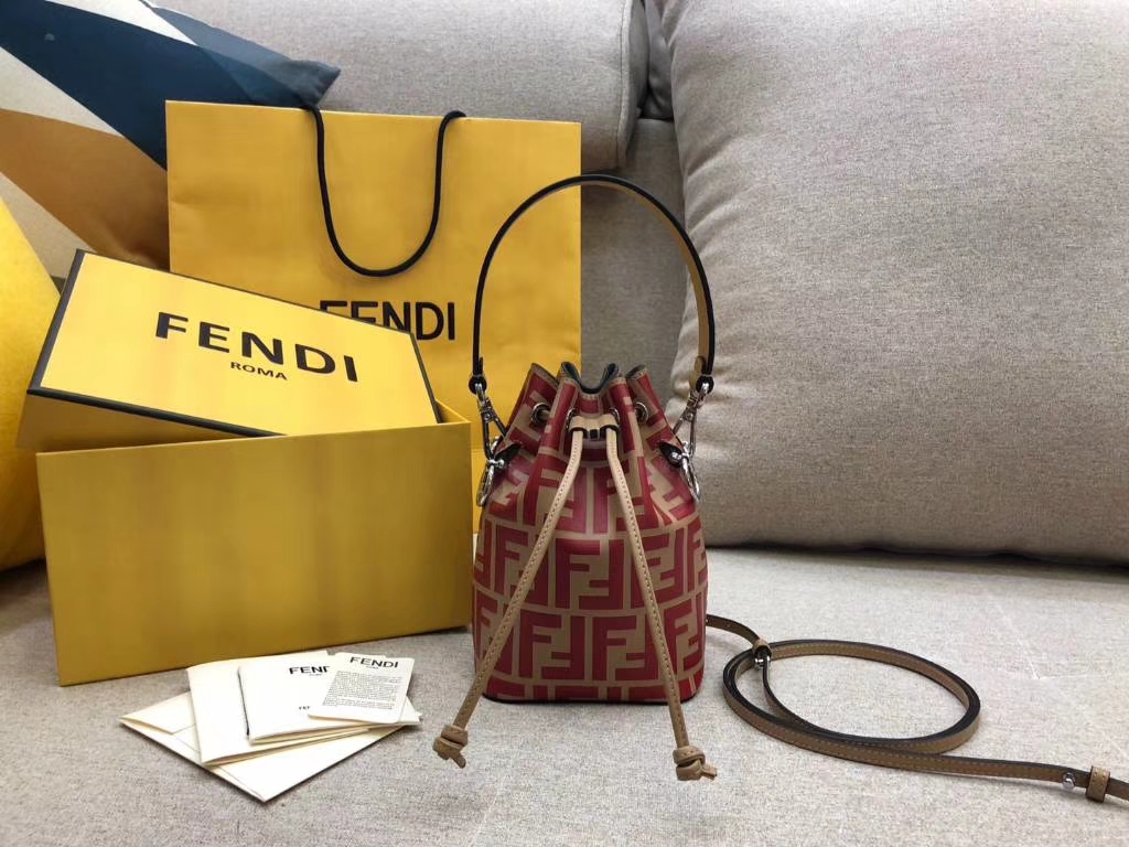 Fendi 芬迪 MON TRESOR水桶包 抽绳开合 小牛皮 红拼杏色 12x18x10cm