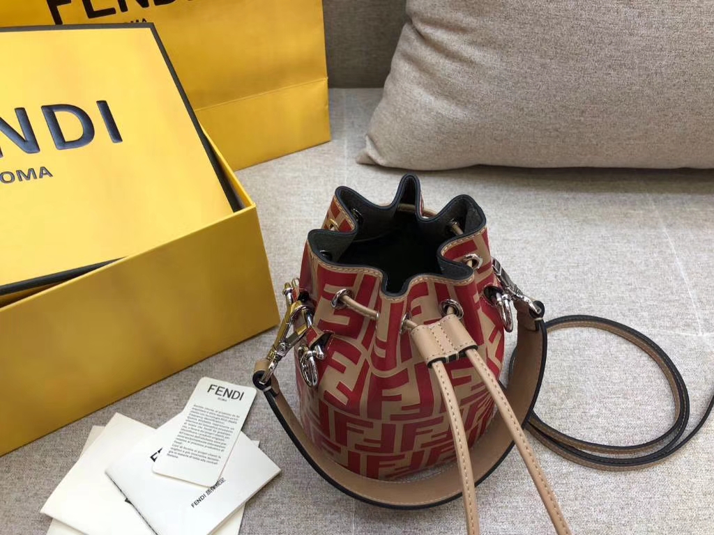 Fendi 芬迪 MON TRESOR水桶包 抽绳开合 小牛皮 红拼杏色 12x18x10cm