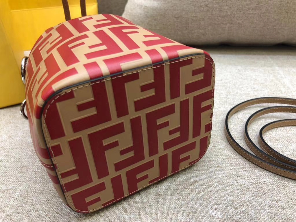Fendi 芬迪 MON TRESOR水桶包 抽绳开合 小牛皮 红拼杏色 12x18x10cm