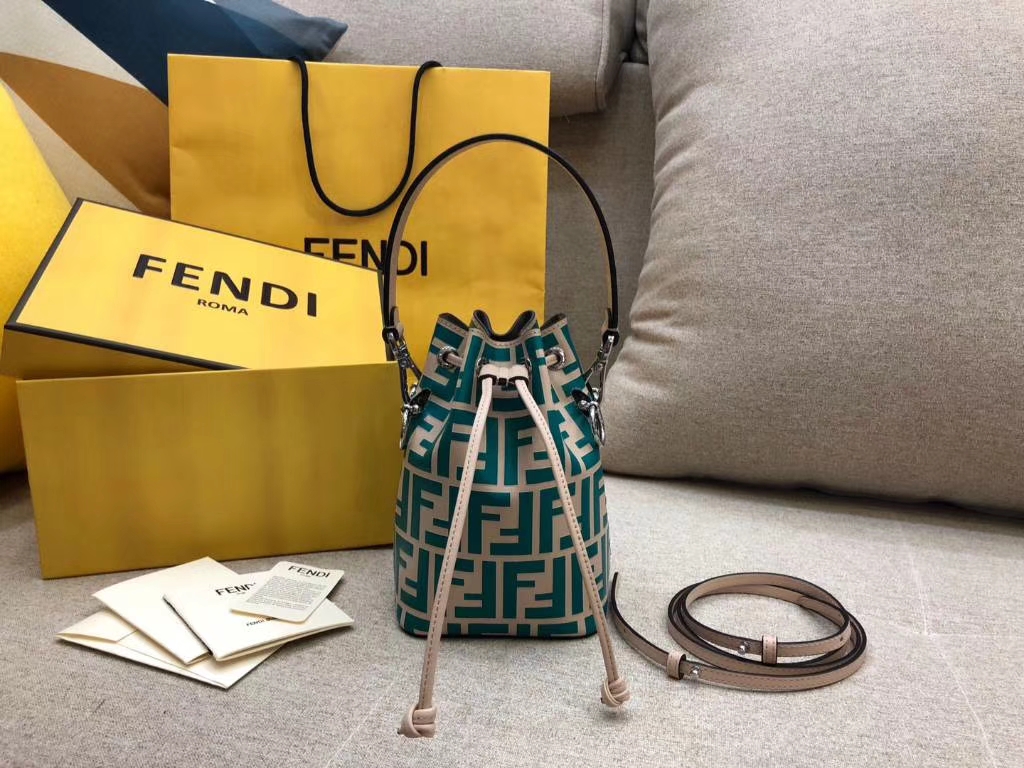 Fendi 芬迪 MON TRESOR水桶包 抽绳开合 小牛皮 蓝色拼粉色 12x18x10cm