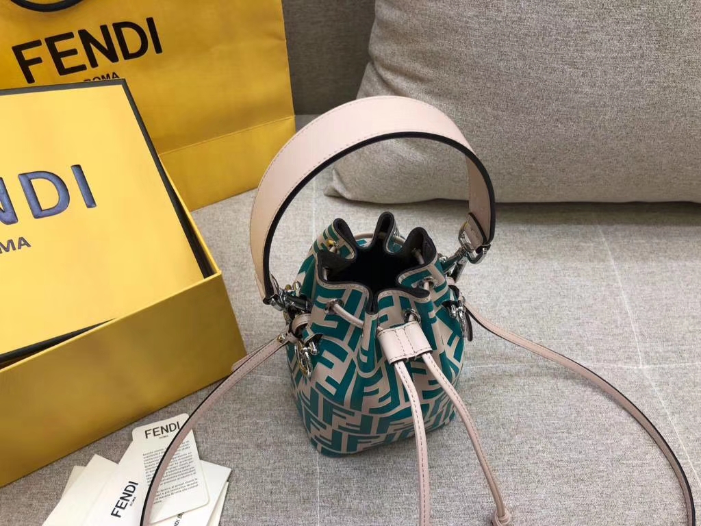 Fendi 芬迪 MON TRESOR水桶包 抽绳开合 小牛皮 蓝色拼粉色 12x18x10cm
