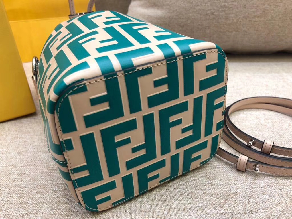 Fendi 芬迪 MON TRESOR水桶包 抽绳开合 小牛皮 蓝色拼粉色 12x18x10cm
