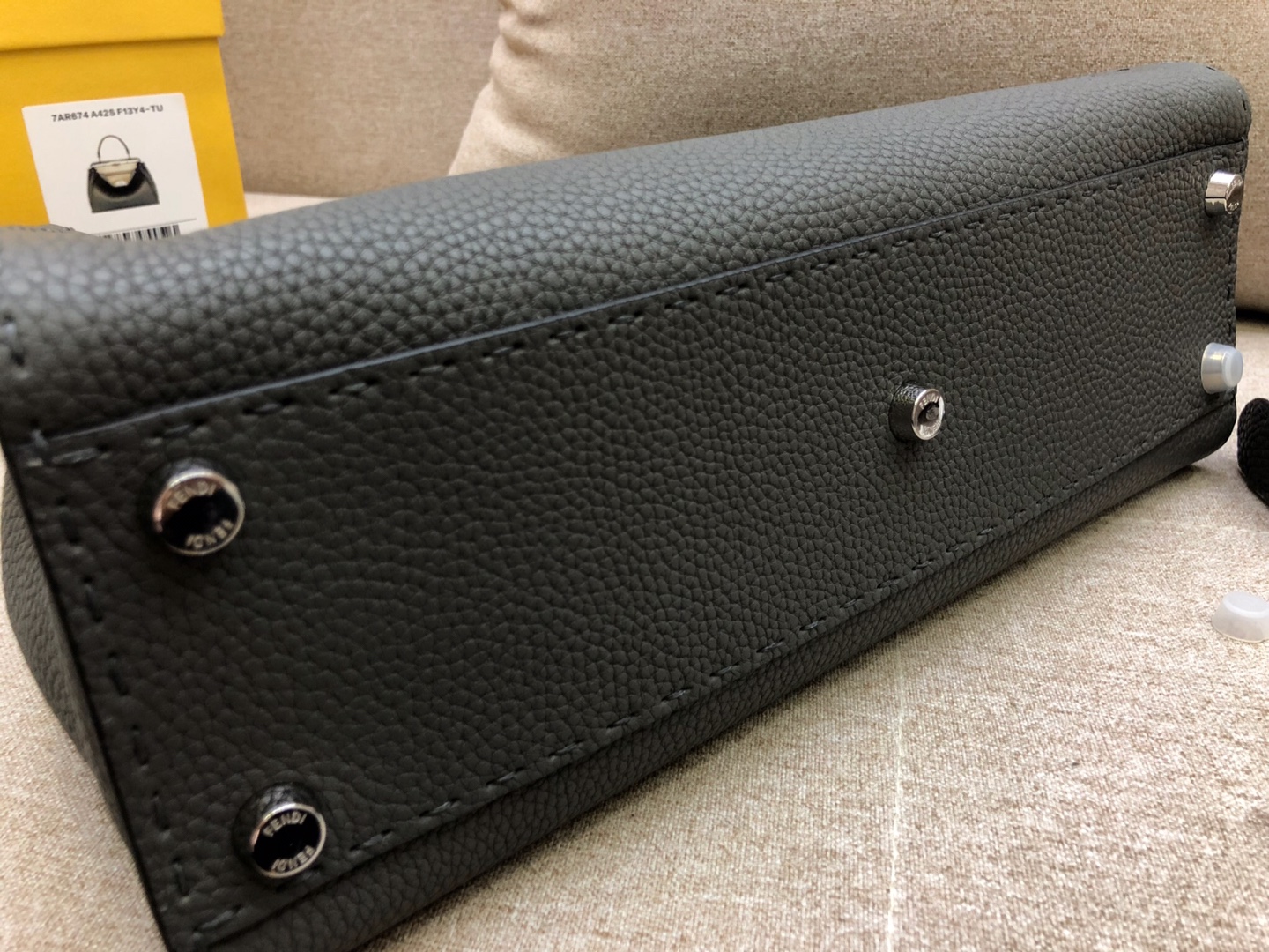 Fendi 芬迪 peekaboo 全钢五金 24k真空电镀 进口小牛皮 配套独家原包装 深灰色