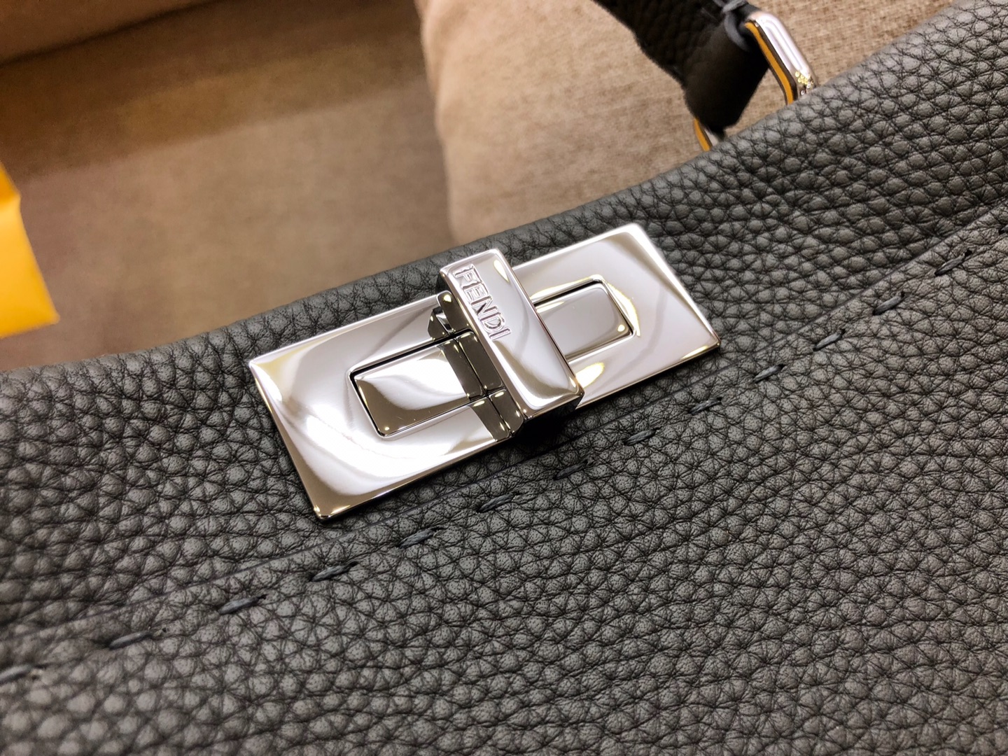 Fendi 芬迪 peekaboo 全钢五金 24k真空电镀 进口小牛皮 配套独家原包装 深灰色