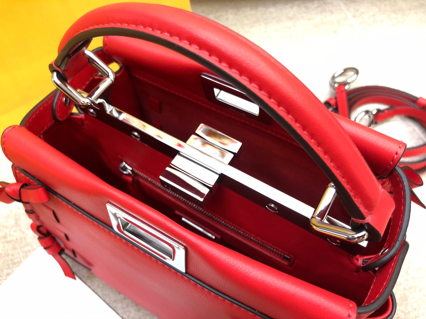 Fendi 芬迪 mini peekaboo  全钢五金 外进口小牛皮 内袋进口羊皮 23cm