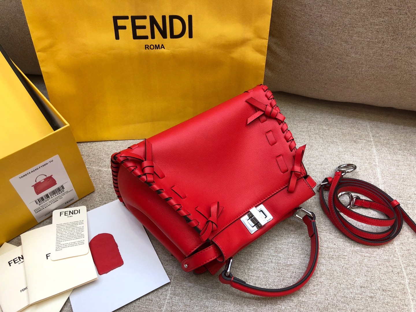 Fendi 芬迪 mini peekaboo  全钢五金 外进口小牛皮 内袋进口羊皮 23cm