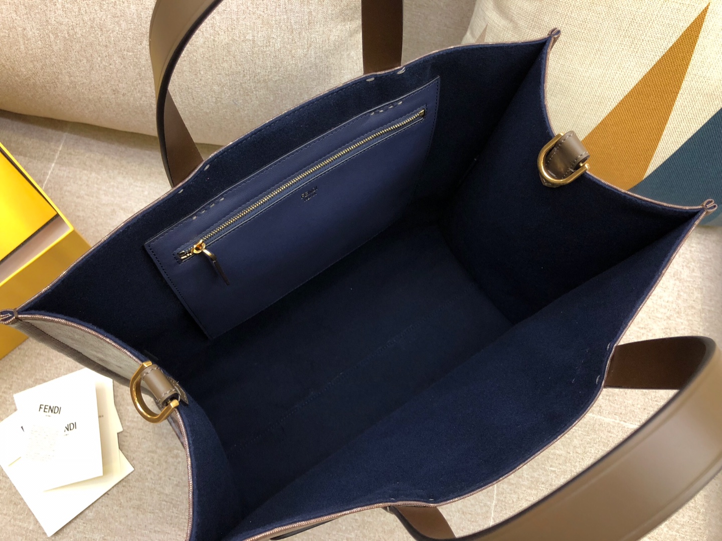 Fendi 芬迪 新款购物袋 男女街拍爆款 39x35x18cm 黑色