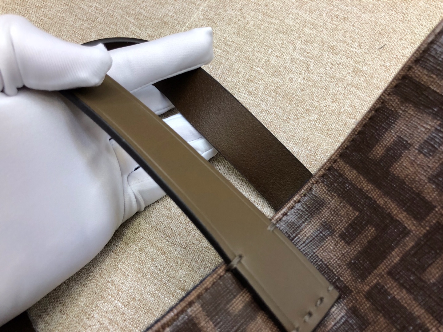Fendi 芬迪 新款购物袋 双手柄手提袋 饰有棕色F印花标志图案  39x35x18cm