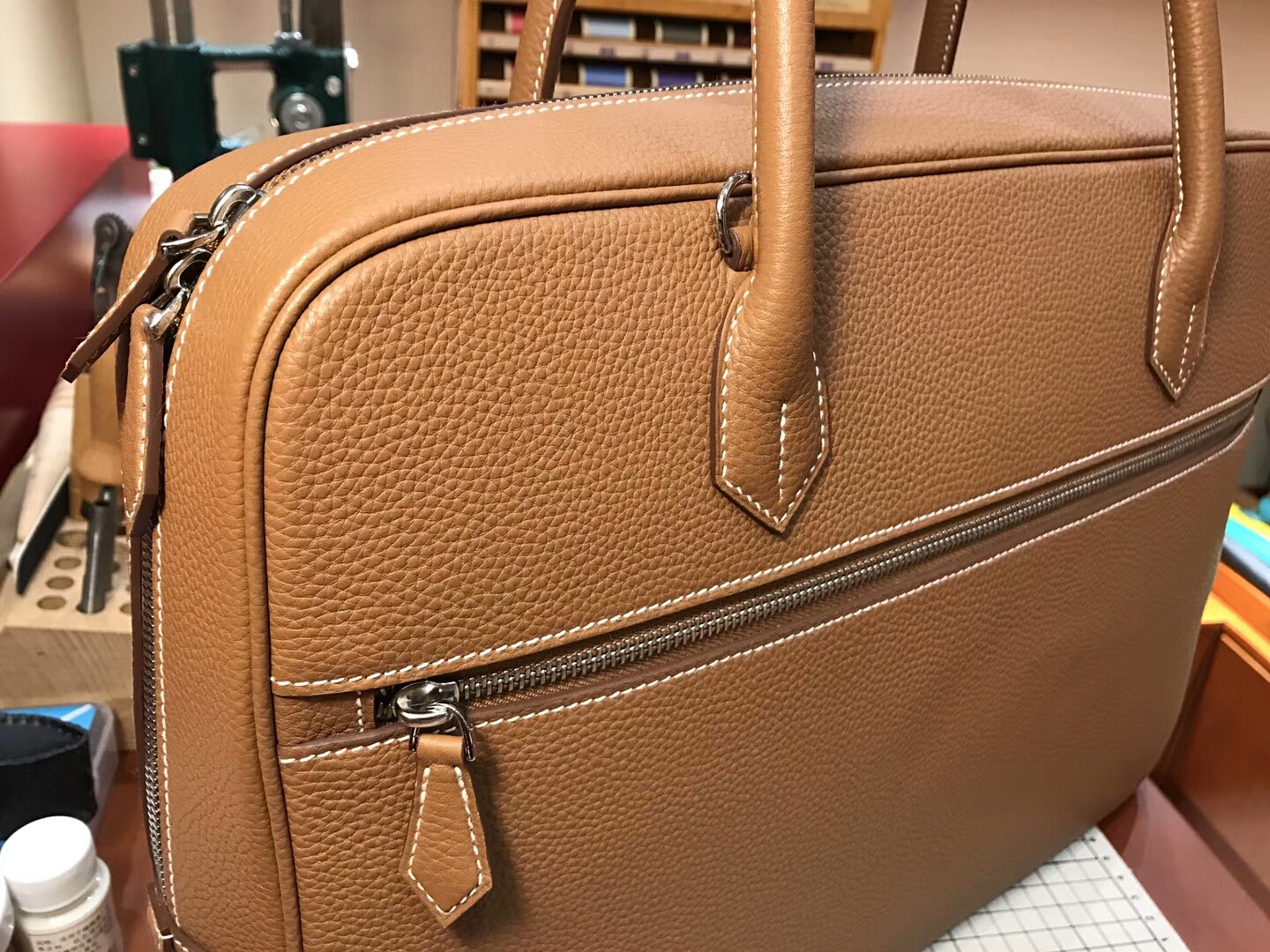 HERMES 爱马仕 男士邮差公文包 CK37 金棕色 Gold 现货系列 配全套专柜原版包装
