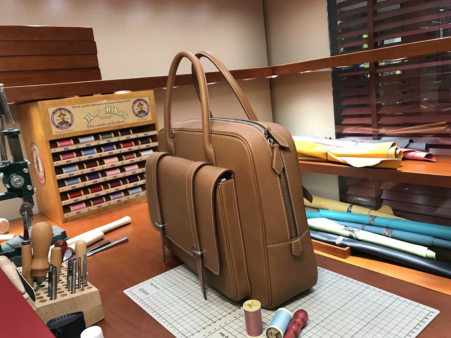 HERMES 爱马仕 男士邮差公文包 CK37 金棕色 Gold 现货系列 配全套专柜原版包装