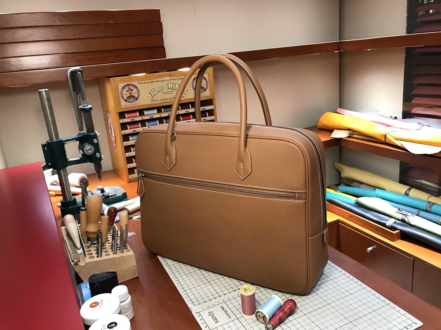 HERMES 爱马仕 男士邮差公文包 CK37 金棕色 Gold 现货系列 配全套专柜原版包装