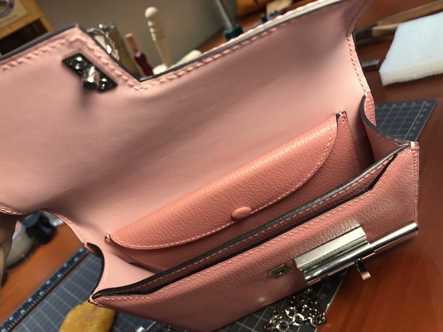 HERMES 爱马仕 手枪包 Verrou Chain 3L 玫瑰茶粉 rose tea 配全套专柜原版包装