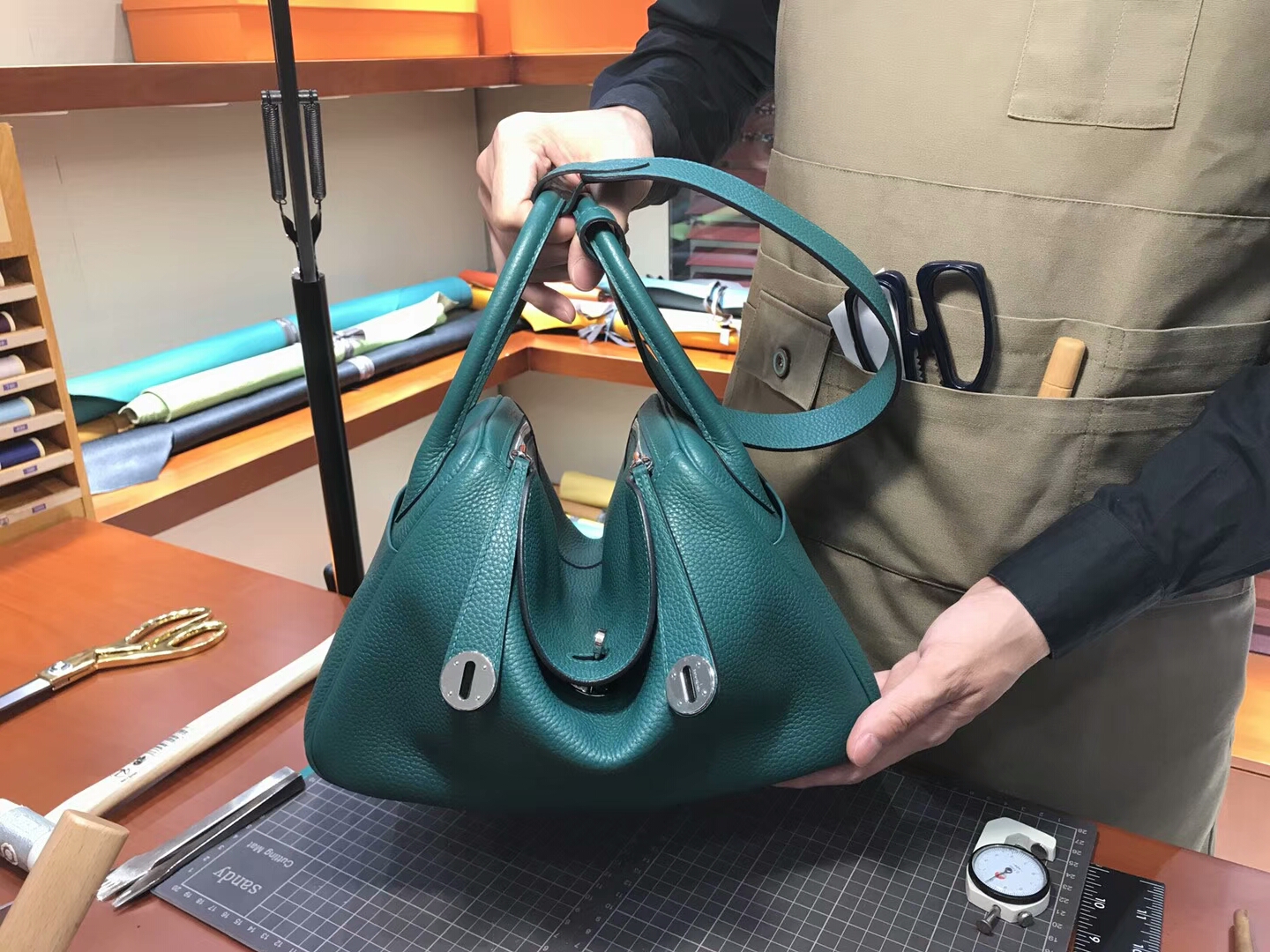 Z6孔雀绿 Malachite 爱马仕 HERMES Lindy 26/30cm 银扣 配全套专柜原版包装
