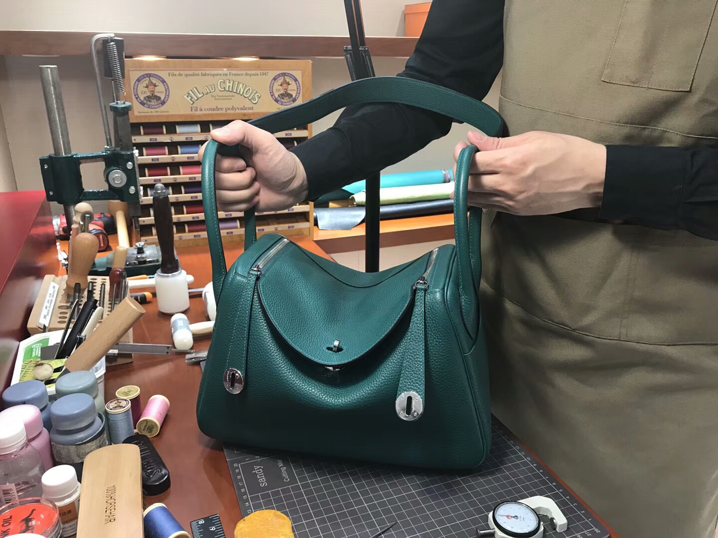 Z6孔雀绿 Malachite 爱马仕 HERMES Lindy 26/30cm 银扣 配全套专柜原版包装
