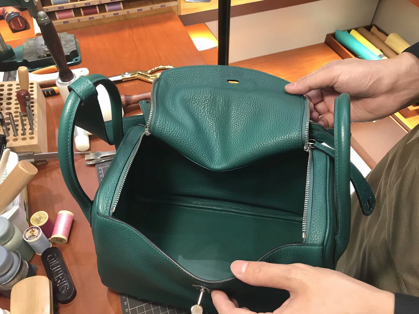 Z6孔雀绿 Malachite 爱马仕 HERMES Lindy 26/30cm 银扣 配全套专柜原版包装