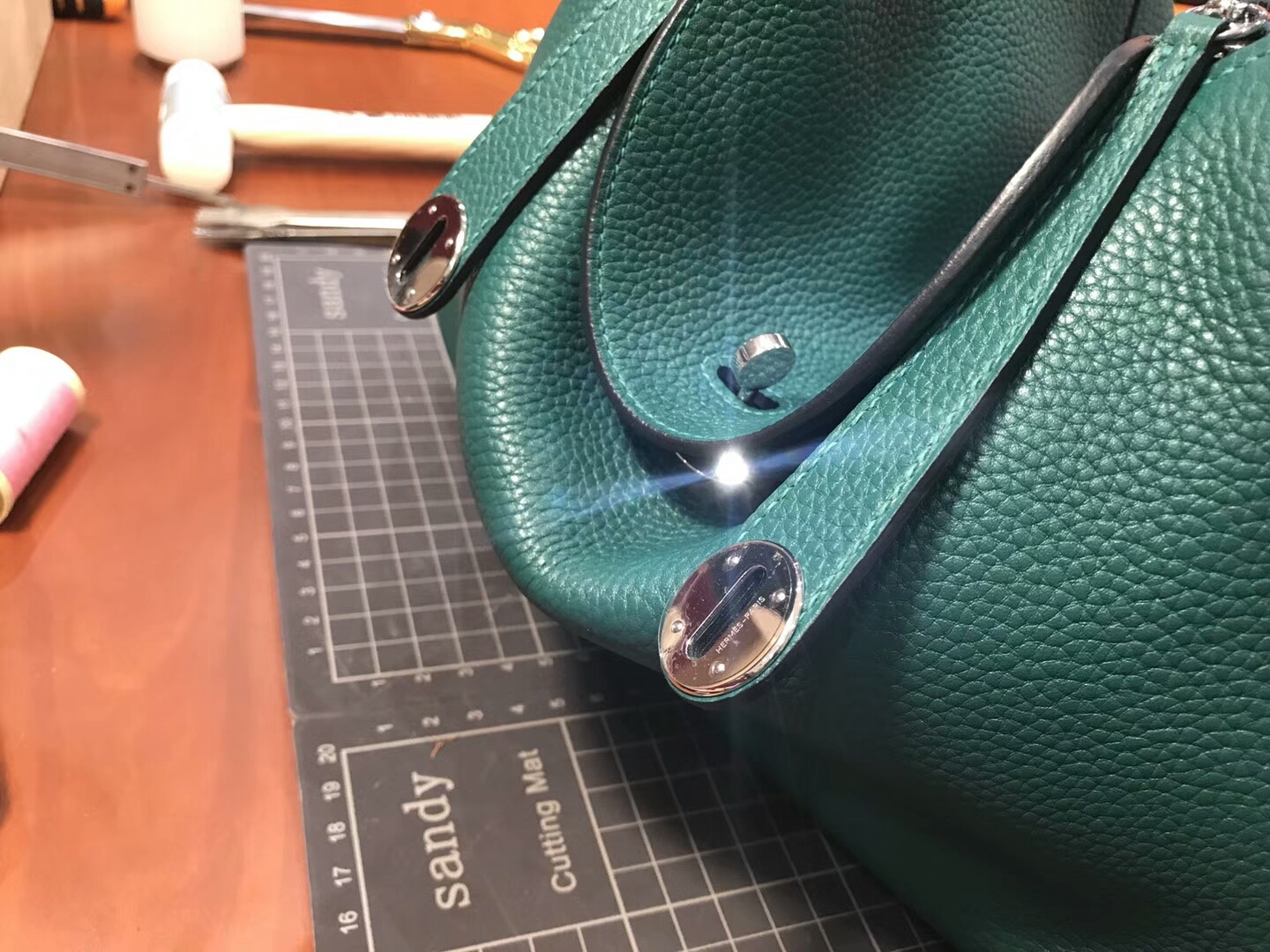 Z6孔雀绿 Malachite 爱马仕 HERMES Lindy 26/30cm 银扣 配全套专柜原版包装