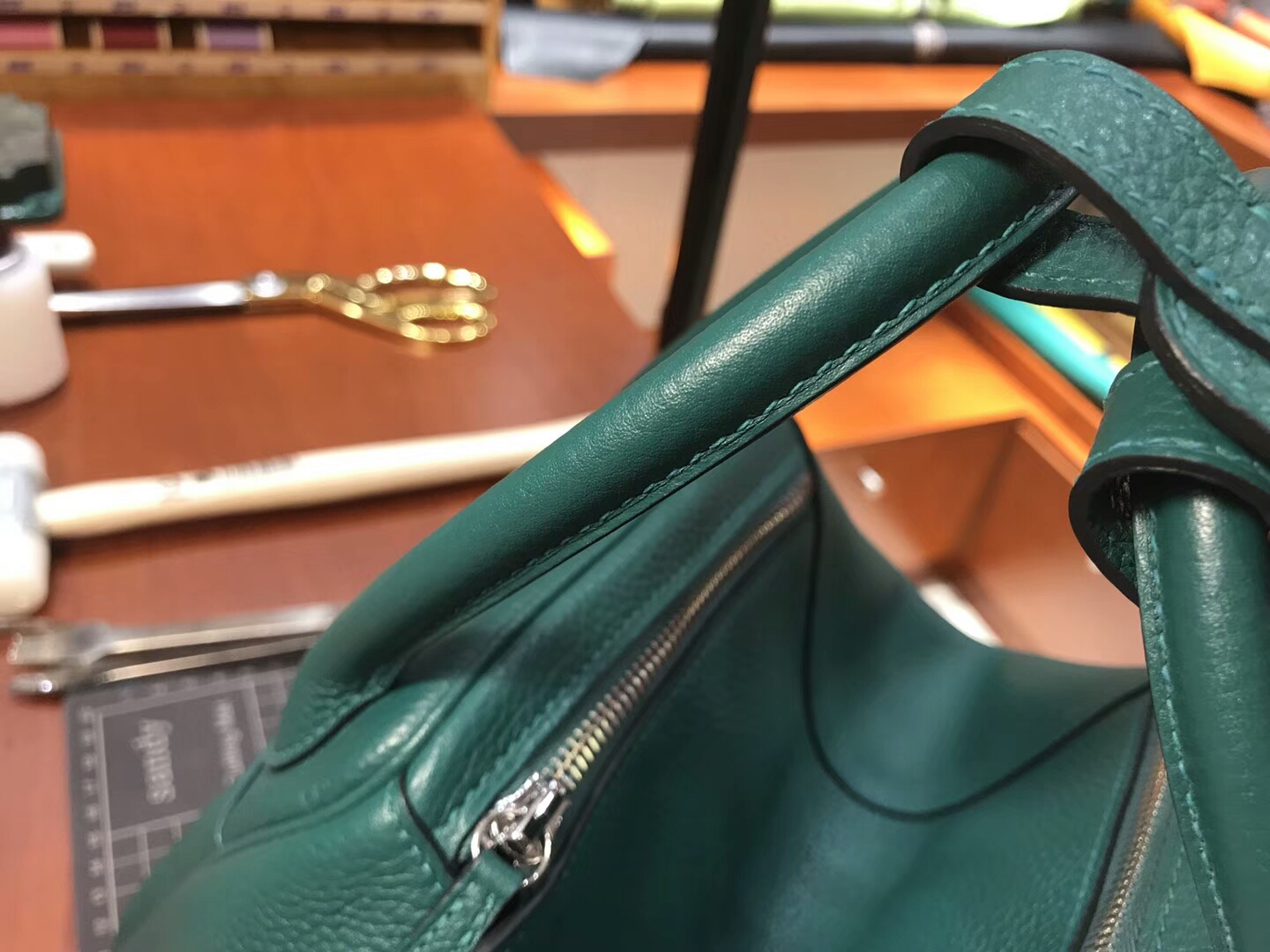 Z6孔雀绿 Malachite 爱马仕 HERMES Lindy 26/30cm 银扣 配全套专柜原版包装