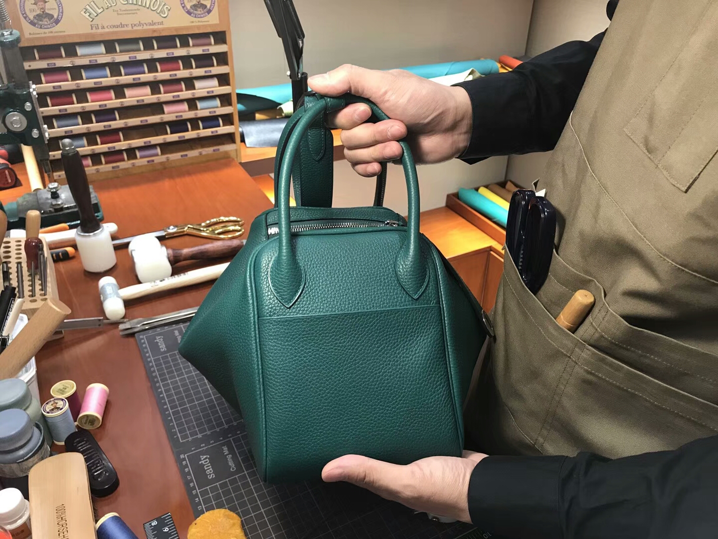 Z6孔雀绿 Malachite 爱马仕 HERMES Lindy 26/30cm 银扣 配全套专柜原版包装