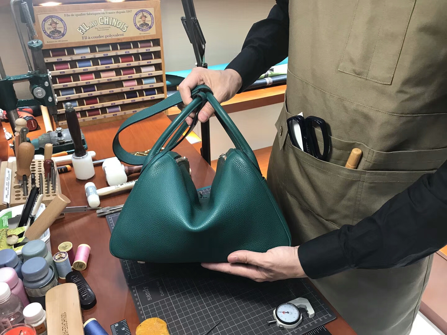 Z6孔雀绿 Malachite 爱马仕 HERMES Lindy 26/30cm 银扣 配全套专柜原版包装