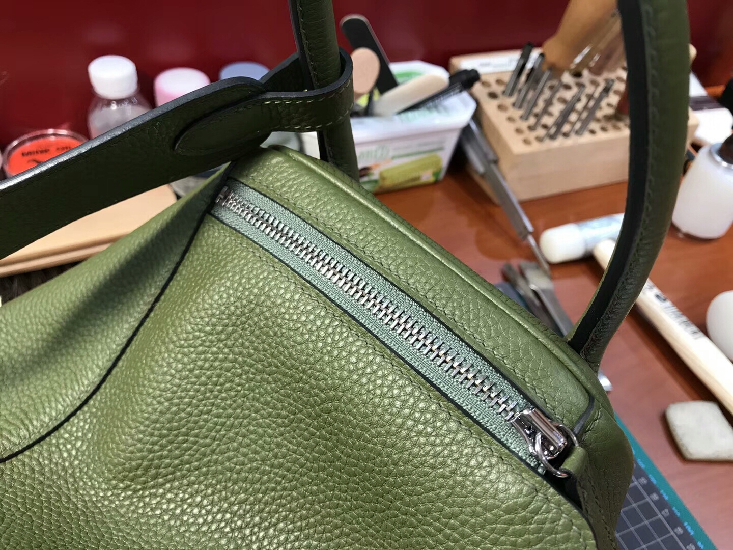 爱马仕 HERMES Lindy 26/30cm 6h橄榄绿vert veronese 银扣 配全套专柜原版包装