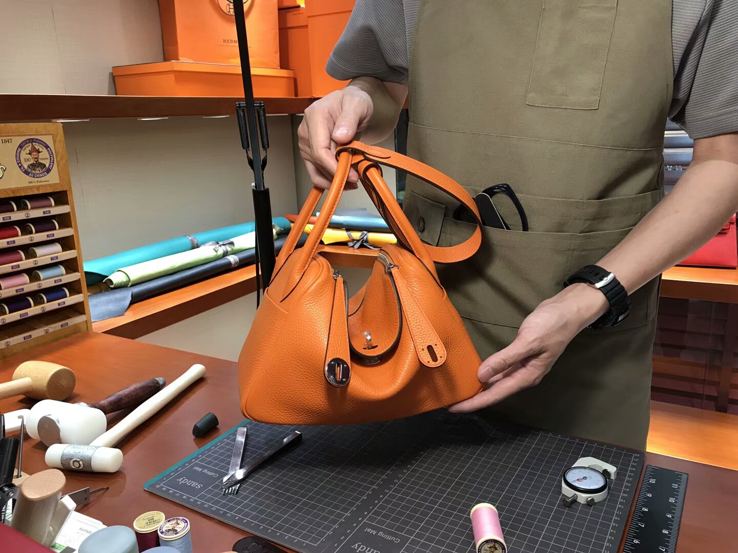 爱马仕 HERMES Lindy 26/30cm ck93 經典橙色 银扣 配全套专柜原版包装