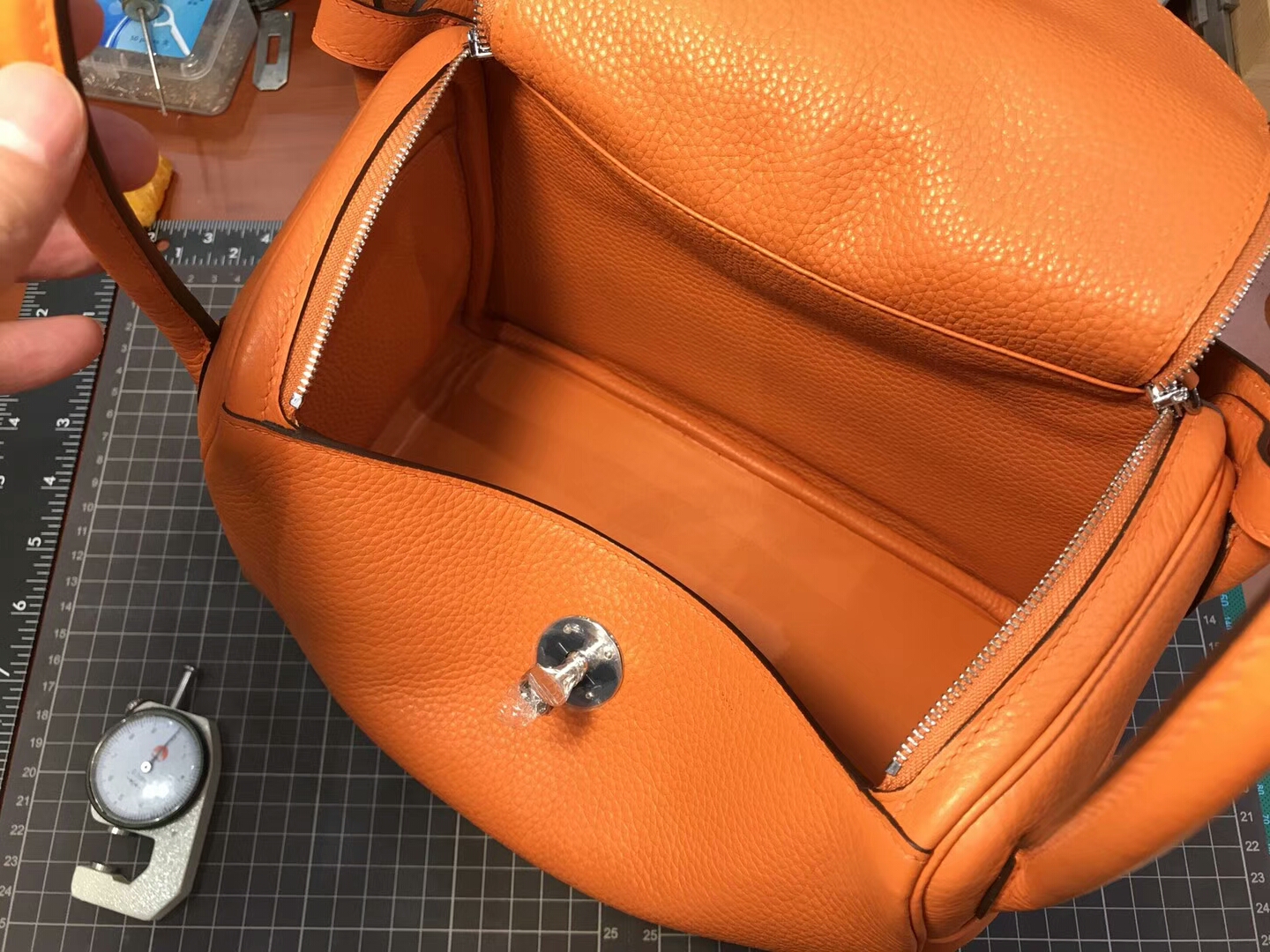 爱马仕 HERMES Lindy 26/30cm ck93 經典橙色 银扣 配全套专柜原版包装
