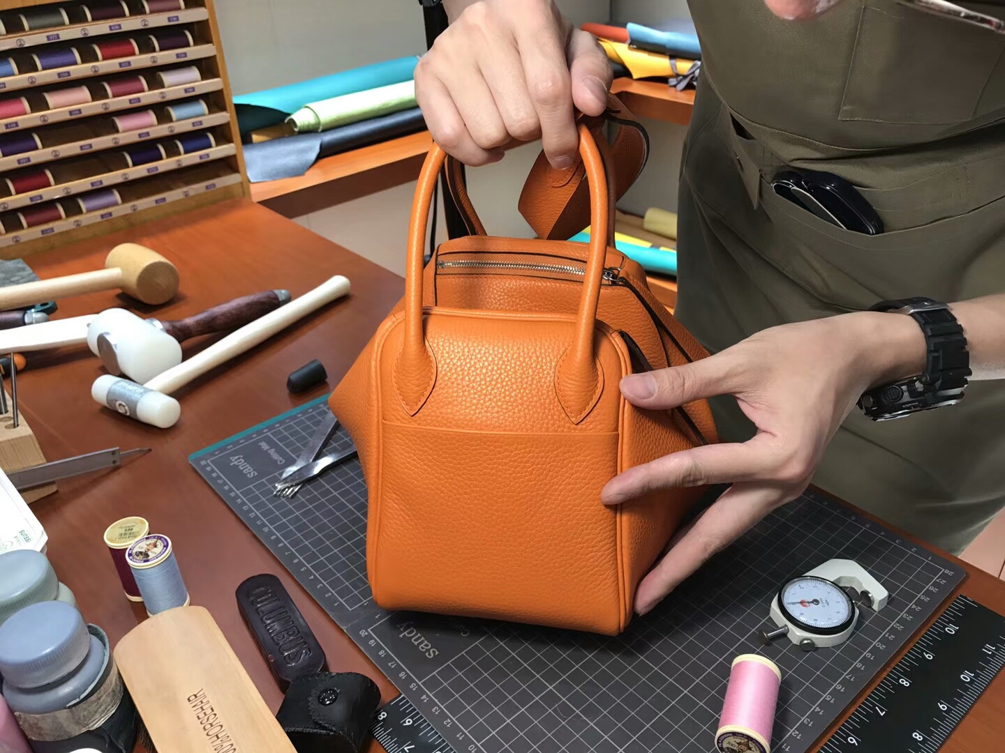 爱马仕 HERMES Lindy 26/30cm ck93 經典橙色 银扣 配全套专柜原版包装