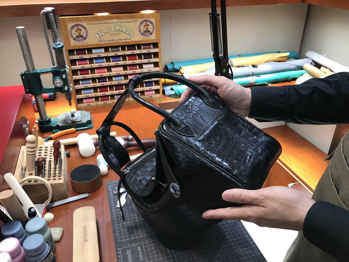 爱马仕 HERMES Lindy 26/30cm 哑光鳄鱼皮 BLACK 黑色 银扣 配全套专柜原版包装