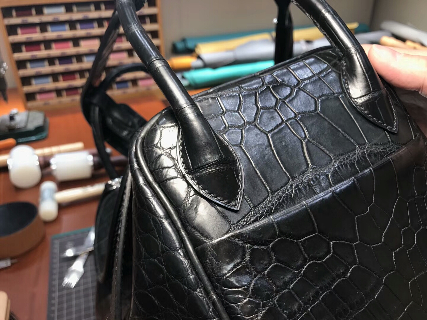 爱马仕 HERMES Lindy 26/30cm 哑光鳄鱼皮 BLACK 黑色 银扣 配全套专柜原版包装