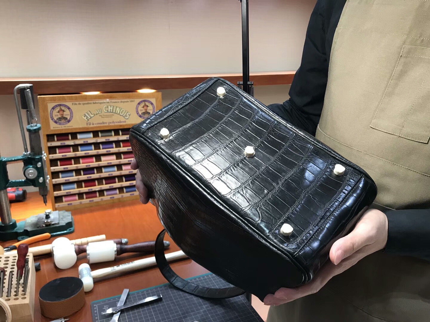 爱马仕 HERMES Lindy 26/30cm 哑光鳄鱼皮 BLACK 黑色 银扣 配全套专柜原版包装