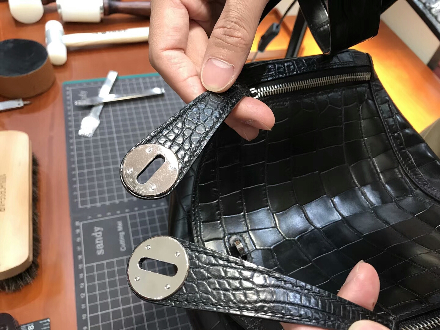 爱马仕 HERMES Lindy 26/30cm 哑光鳄鱼皮 BLACK 黑色 银扣 配全套专柜原版包装