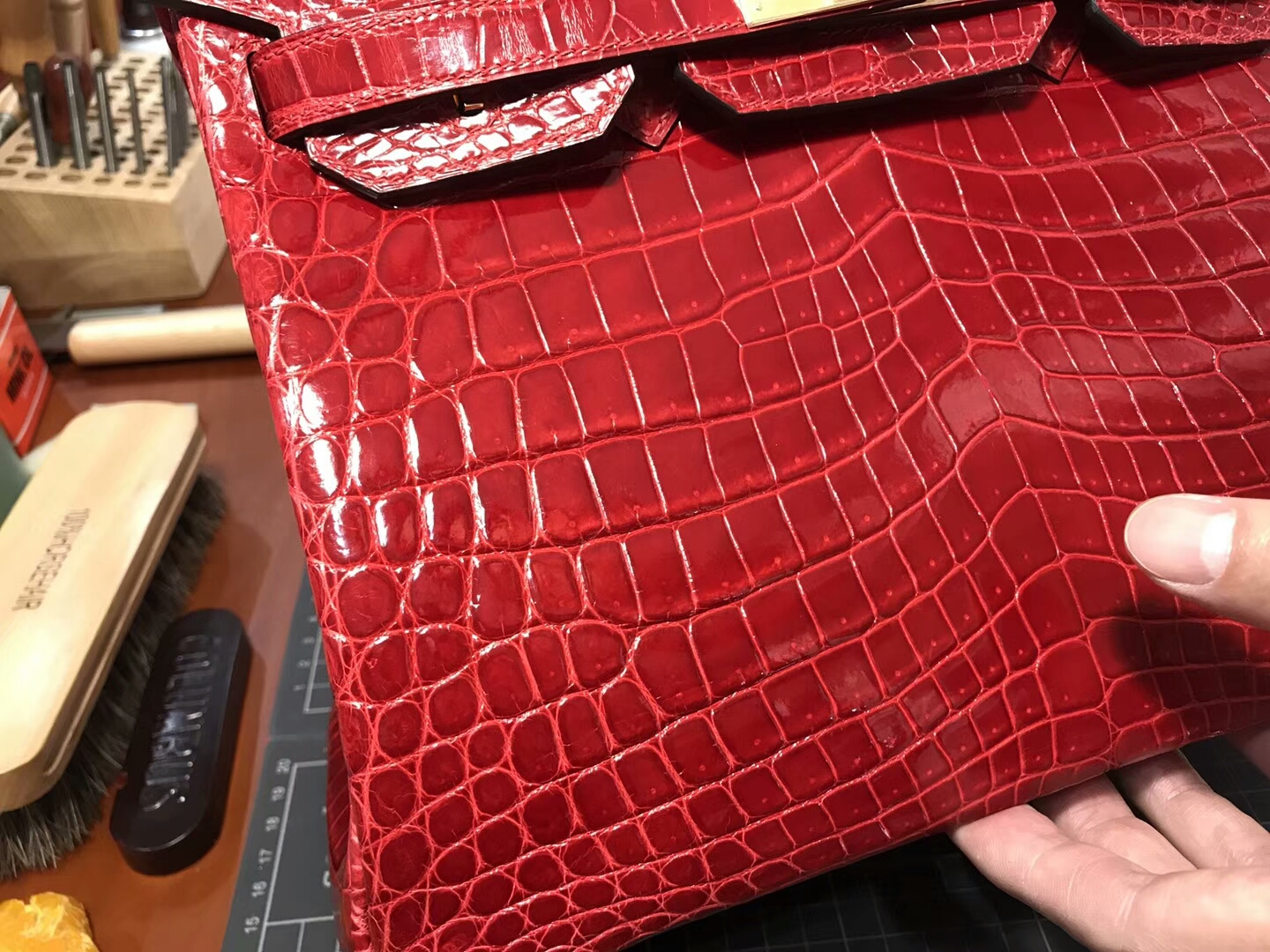爱马仕 HERMES 铂金包 Birkin 25cm 配全套专柜原版包装 全球发售 鳄鱼 F5 勃艮第酒红色 Bourgogne