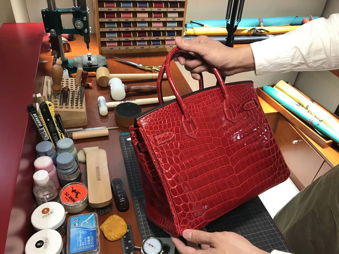 爱马仕 HERMES 铂金包 Birkin 25cm 配全套专柜原版包装 全球发售 鳄鱼 F5 勃艮第酒红色 Bourgogne