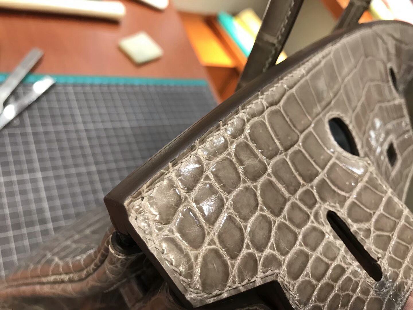 爱马仕 HERMES 铂金包 Birkin 25cm 配全套专柜原版包装 全球发售 鳄鱼  C81斑鸠灰