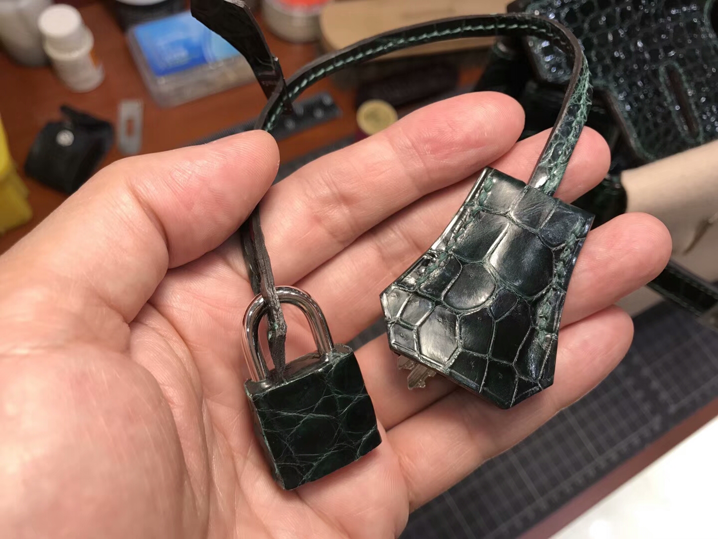 爱马仕 HERMES 铂金包 Birkin 25cm 配全套专柜原版包装 全球发售 鳄鱼 CK67祖母绿