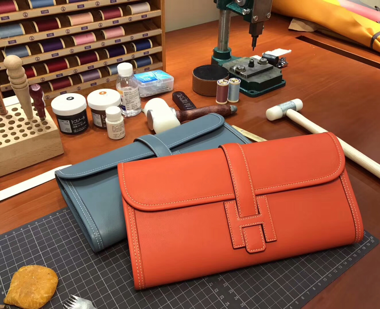HERMES 爱马仕 手包 配全套专柜原版包装 全球发售 CC93 Orange 橙色 橘色