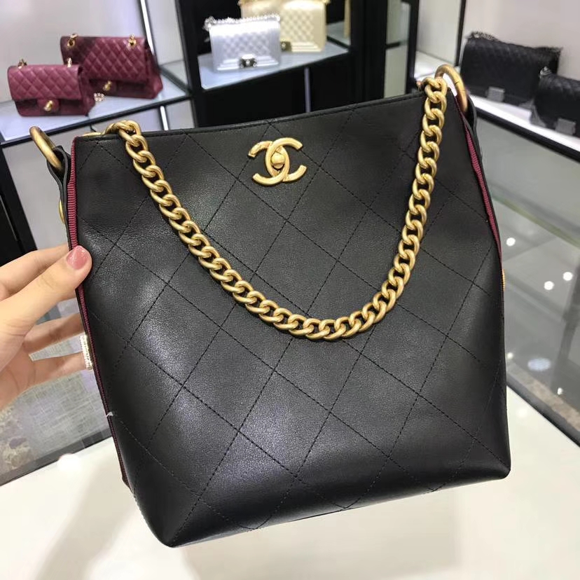 香奈儿 Chanel 嬉皮包 18秋冬小牛皮 古金金属扣 专柜同步 意大利定制级进口小牛皮 黑配红