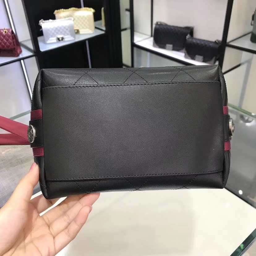 香奈儿 Chanel 嬉皮包 18秋冬小牛皮 古金金属扣 专柜同步 意大利定制级进口小牛皮 黑配红