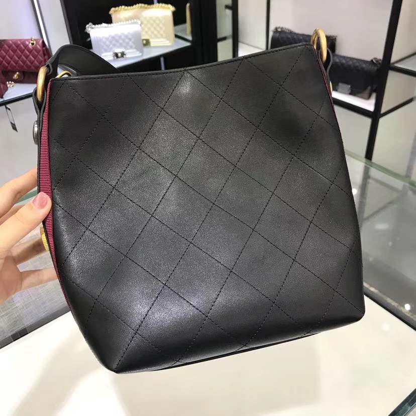 香奈儿 Chanel 嬉皮包 18秋冬小牛皮 古金金属扣 专柜同步 意大利定制级进口小牛皮 黑配红
