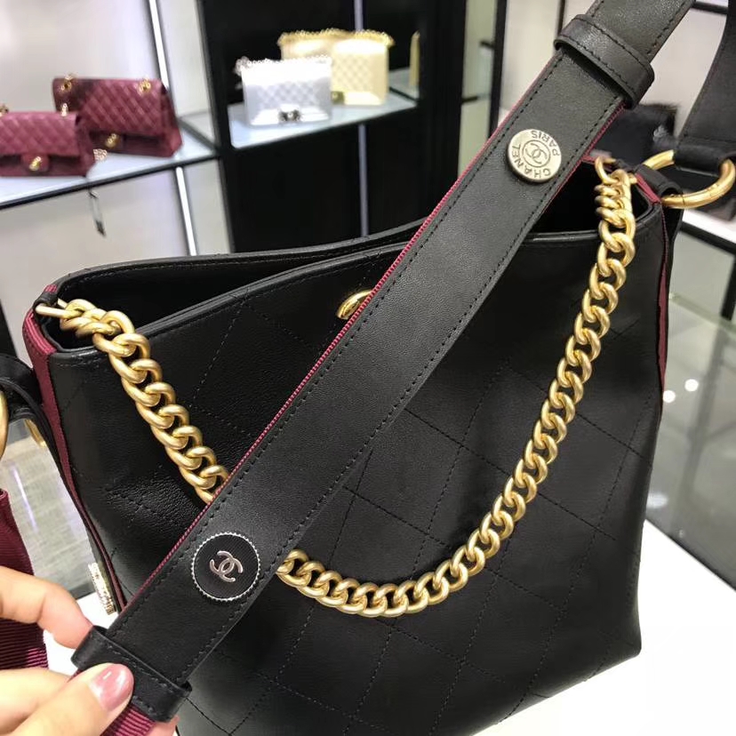 香奈儿 Chanel 嬉皮包 18秋冬小牛皮 古金金属扣 专柜同步 意大利定制级进口小牛皮 黑配红