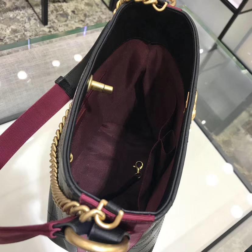 香奈儿 Chanel 嬉皮包 18秋冬小牛皮 古金金属扣 专柜同步 意大利定制级进口小牛皮 黑配红