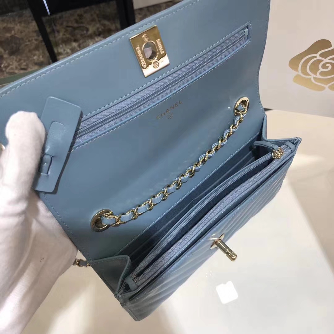 Chanel 香奈儿 WOC V字秀款 进口小羊皮 雾霾蓝 香槟金扣