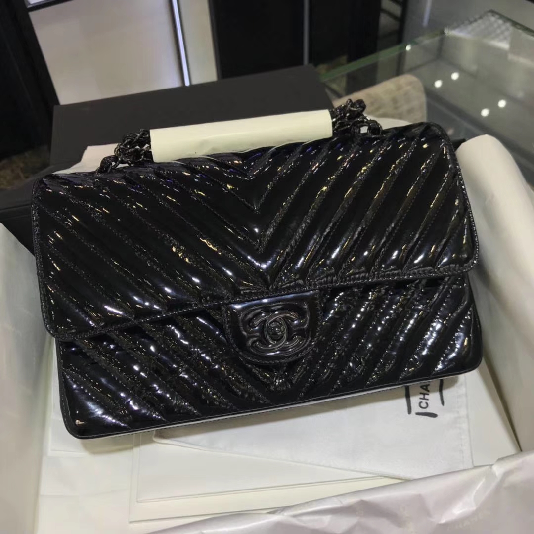 Chanel 香奈儿 V字绣 皱漆皮 黑色 25cm 黑扣