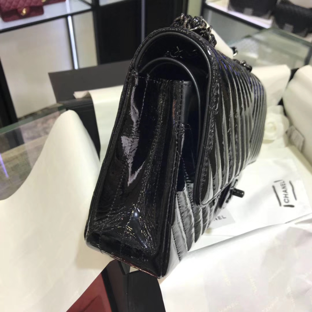 Chanel 香奈儿 V字绣 皱漆皮 黑色 25cm 黑扣