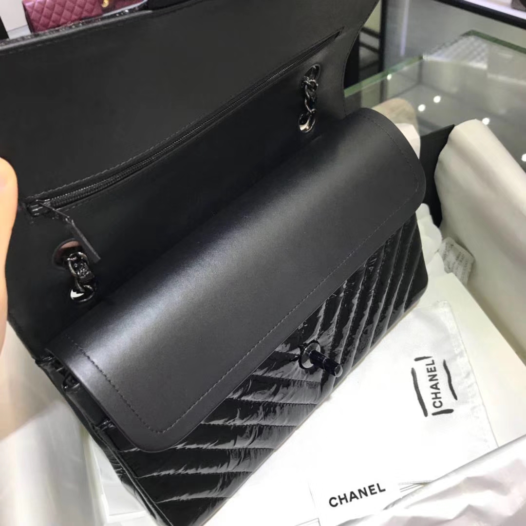 Chanel 香奈儿 V字绣 皱漆皮 黑色 25cm 黑扣