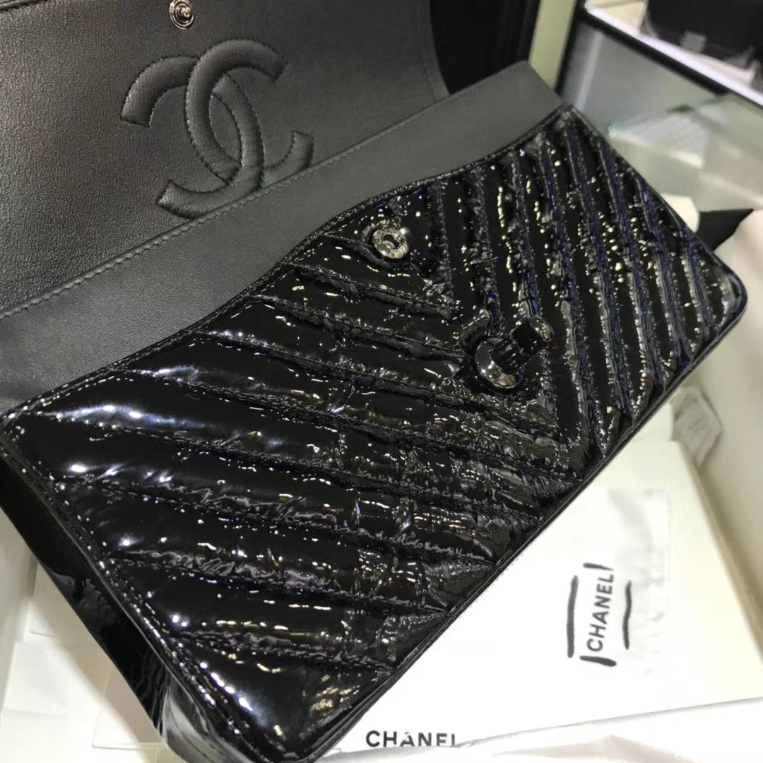 Chanel 香奈儿 V字绣 皱漆皮 黑色 25cm 黑扣