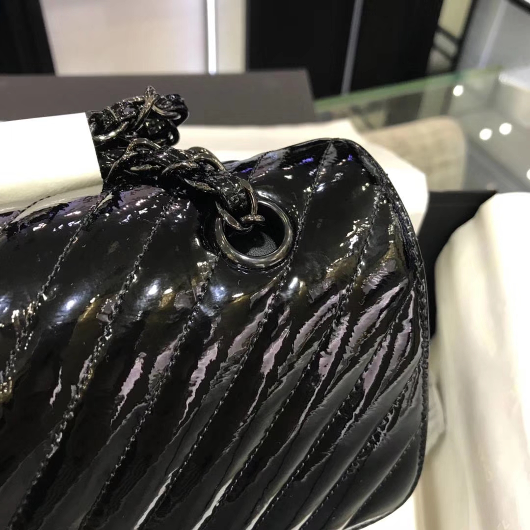 Chanel 香奈儿 V字绣 皱漆皮 黑色 25cm 黑扣