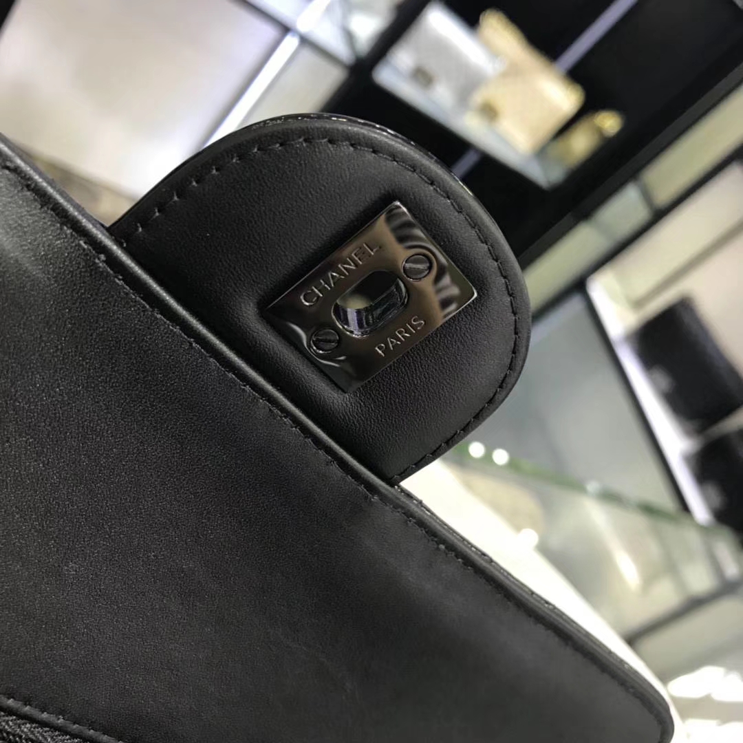Chanel 香奈儿 V字绣 皱漆皮 黑色 25cm 黑扣