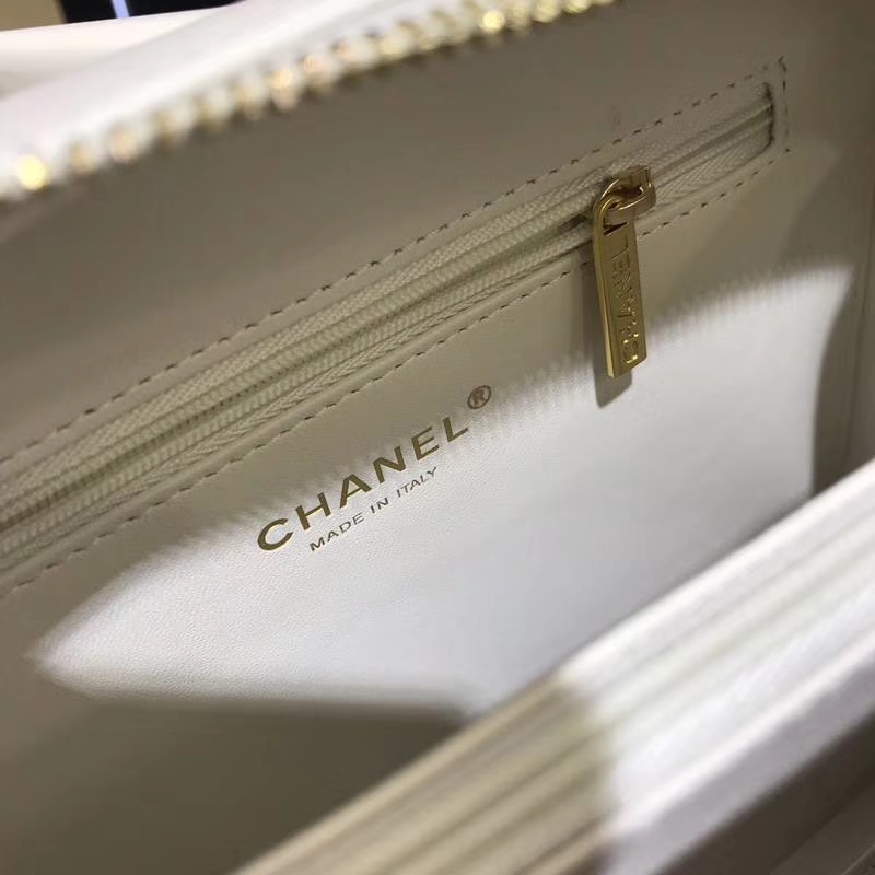 Chanel 香奈儿 化妆包 21cm 进口小鱼子酱 白色 现货