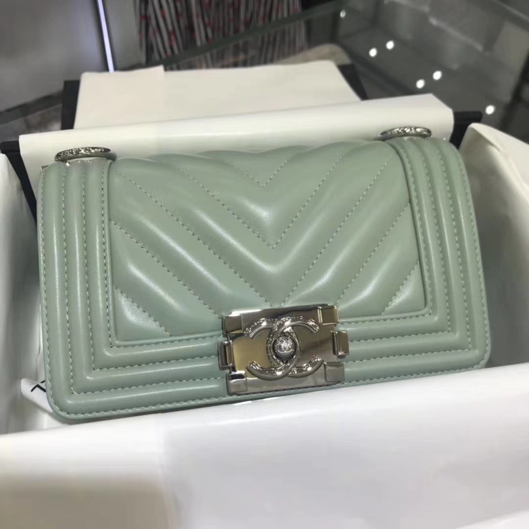 Chanel 香奈儿 leboy 进口小羊皮 V格款 抹茶绿 银扣 20cm